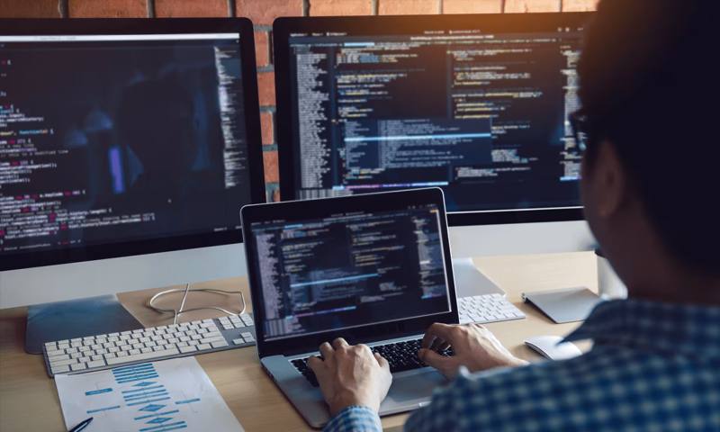 数据科学选型:R与Python如何赋能漾濞网站建设?